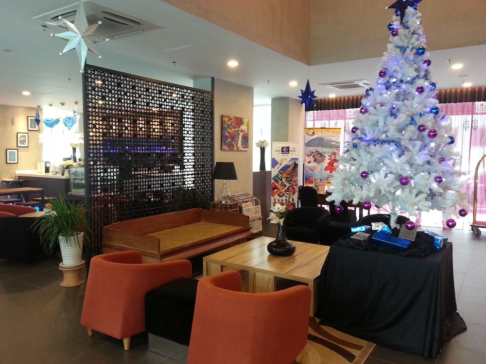 Marina Travellers Suite Sky Karamunsing 8/18