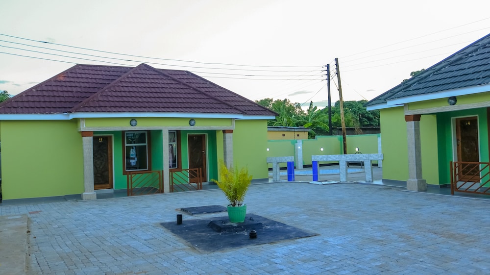 Km Executive Lodge 19/21