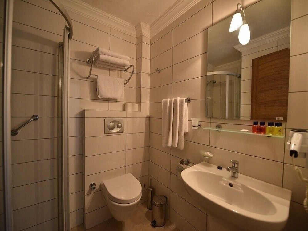 St Nicholas Park Hotel 24/26