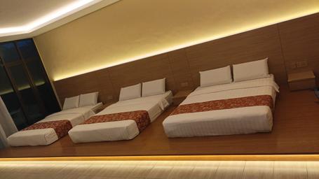 Family, Studio, Villa, 3 Queen Beds