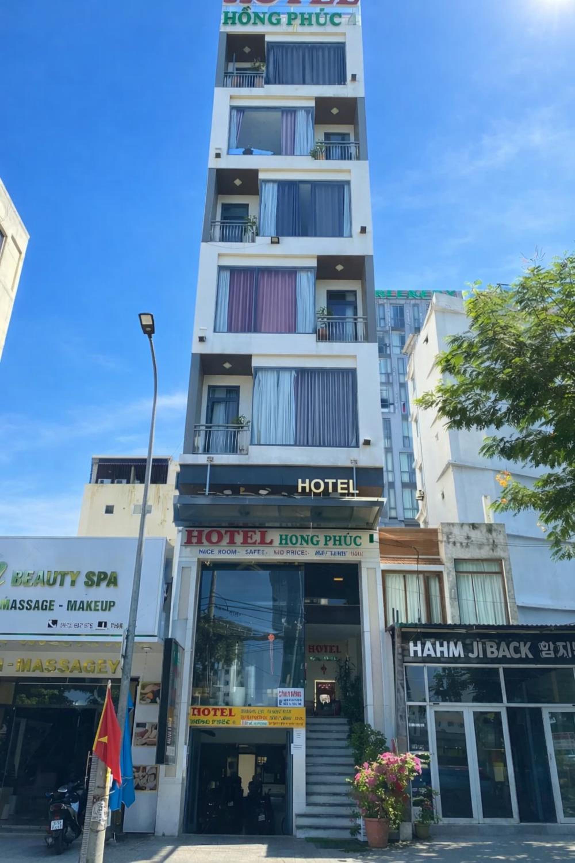 La Lune Hotel 3/80