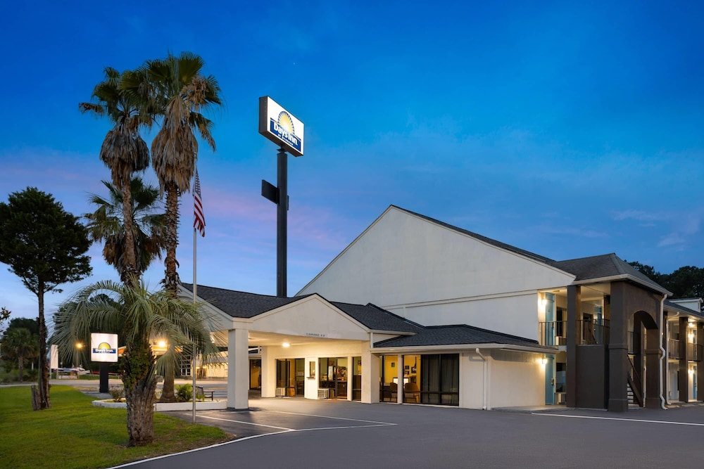Days Inn by Wyndham Hardeeville Near Hilton Head 2/50