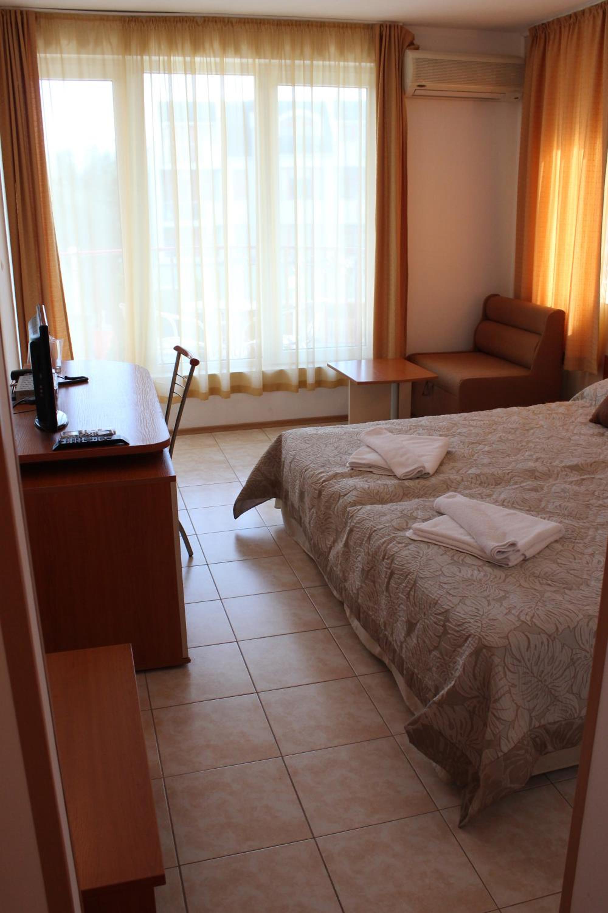 Room, Twin Beds, with Extra Bed