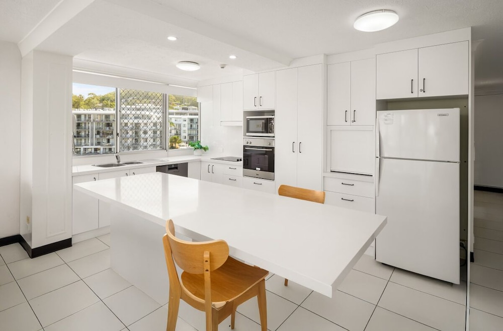 Burleigh Beach Tower 34/49