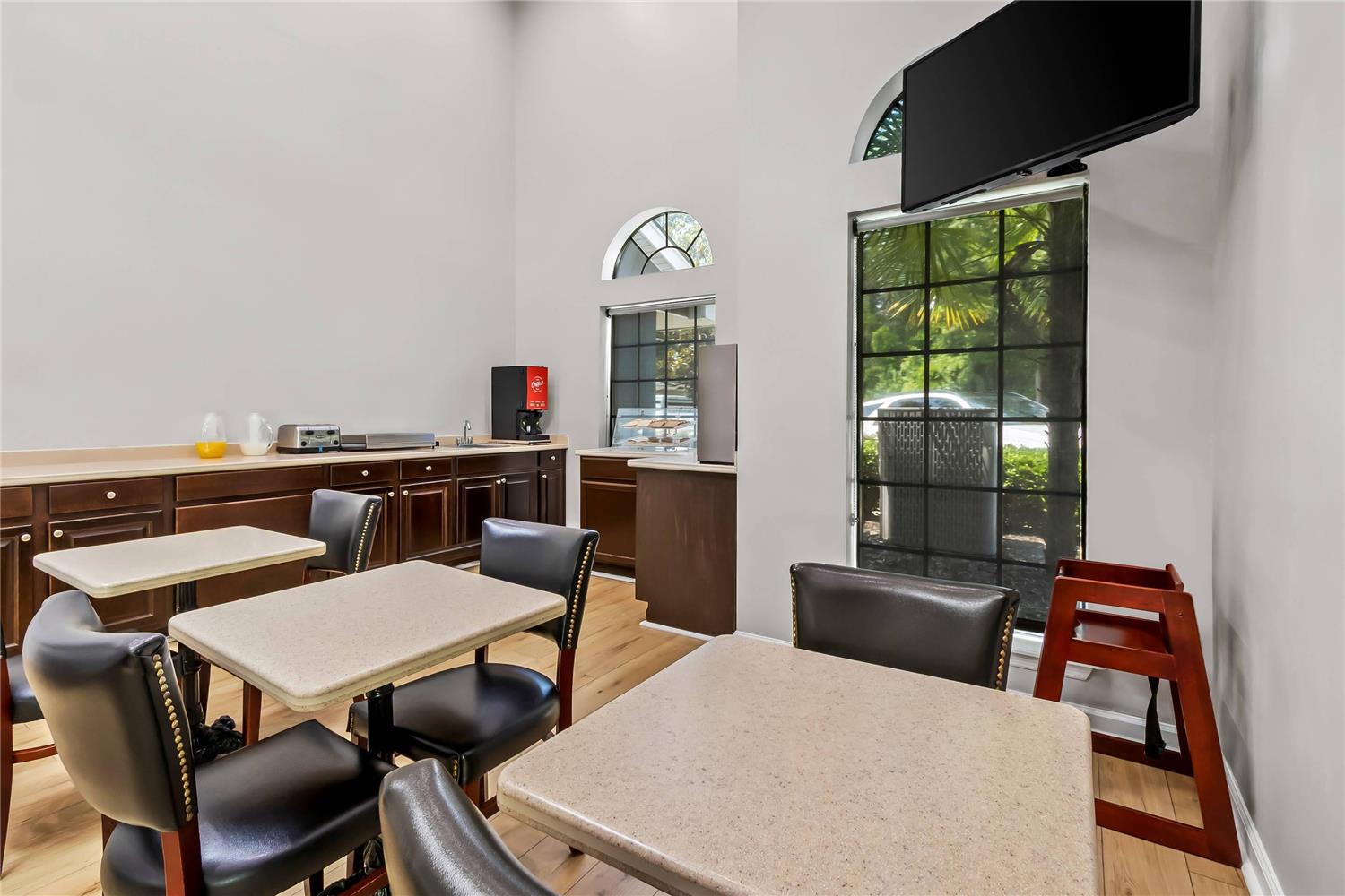 Econo Lodge Inn & Suites Cayce I-26 Airport 21/32