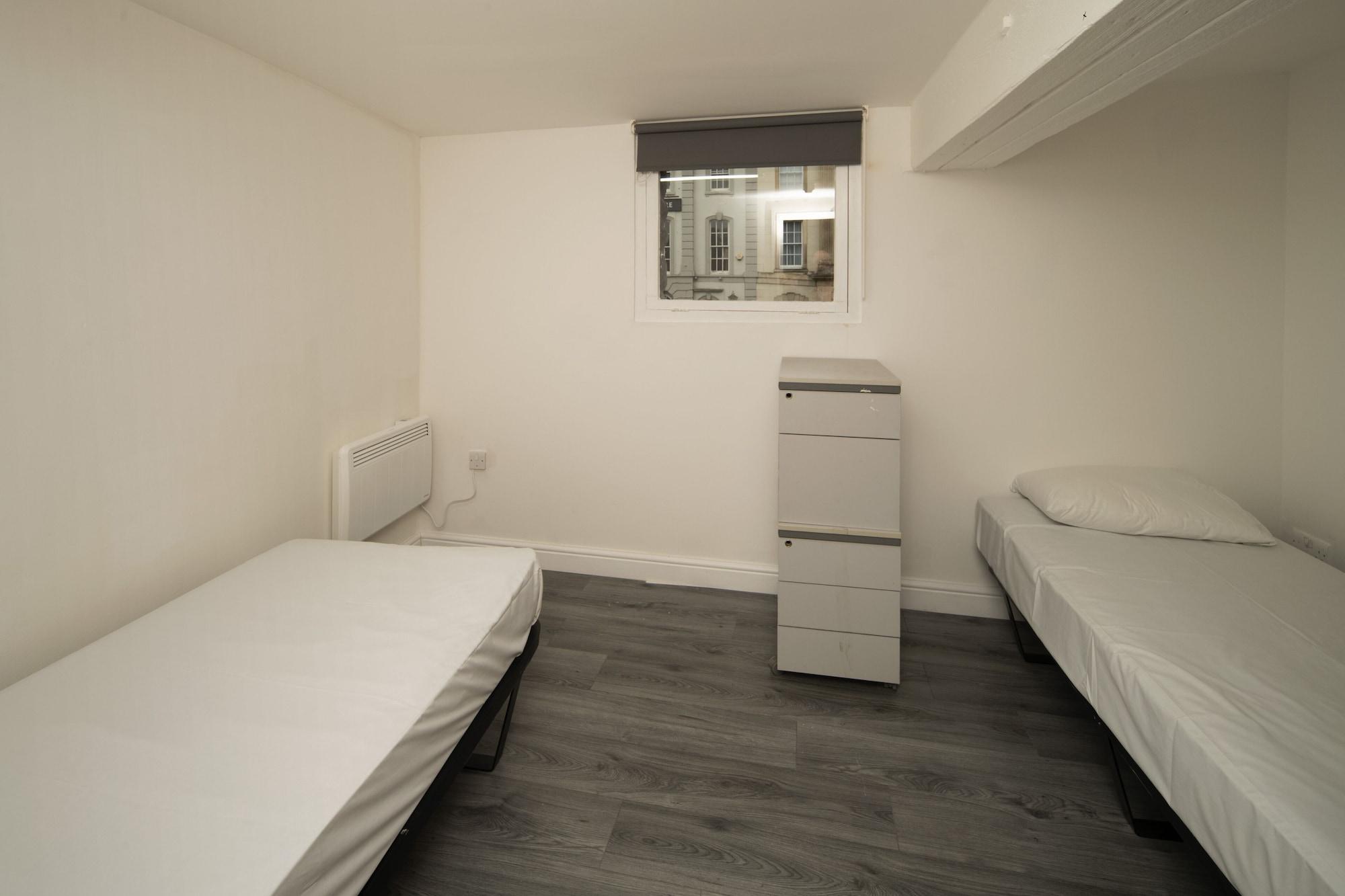 OYO Harbourside Hostel Bristol 14/39