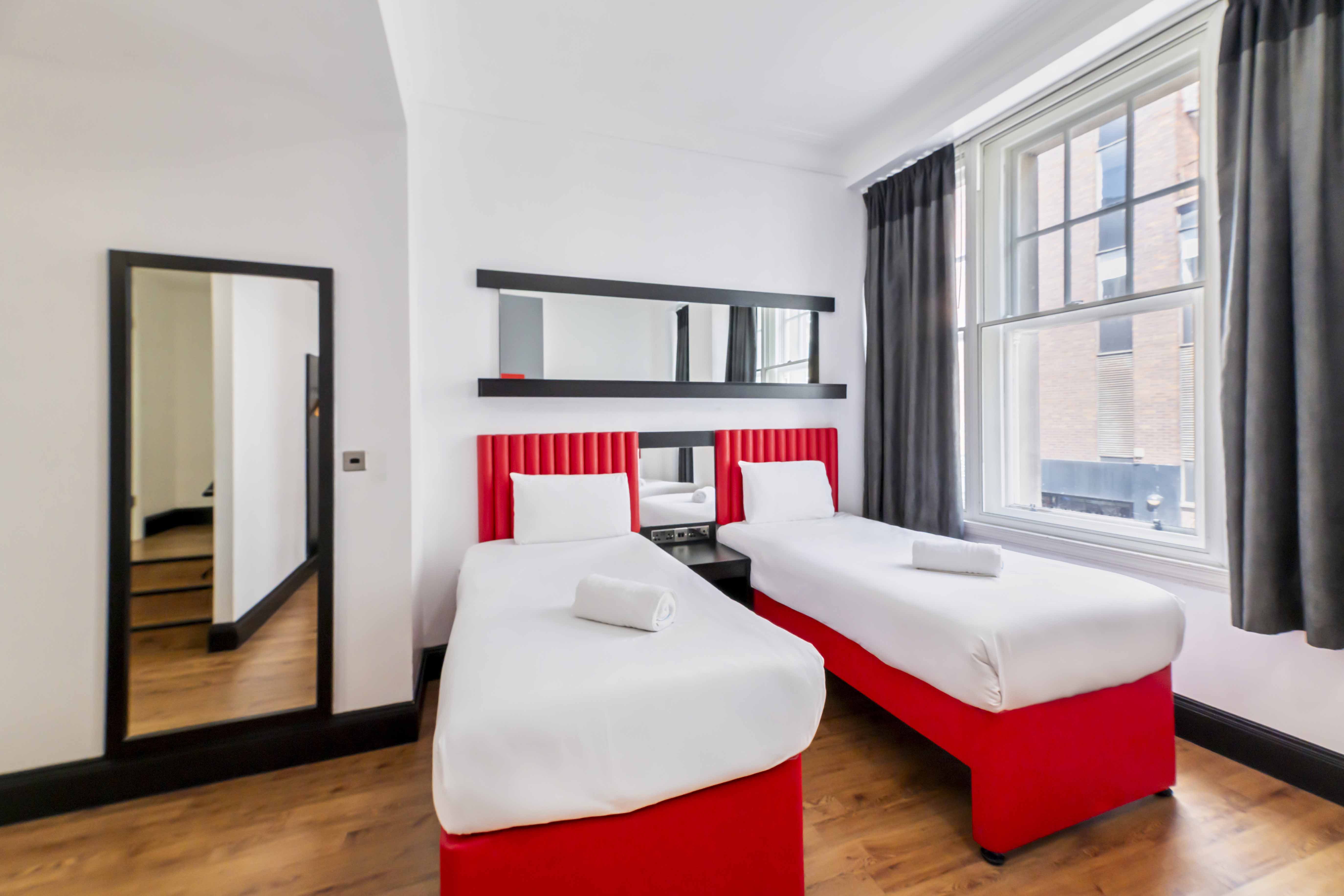 غرفة سوبيريور عائلية رباعية، easyHotel Newcastle City Centre 3/8