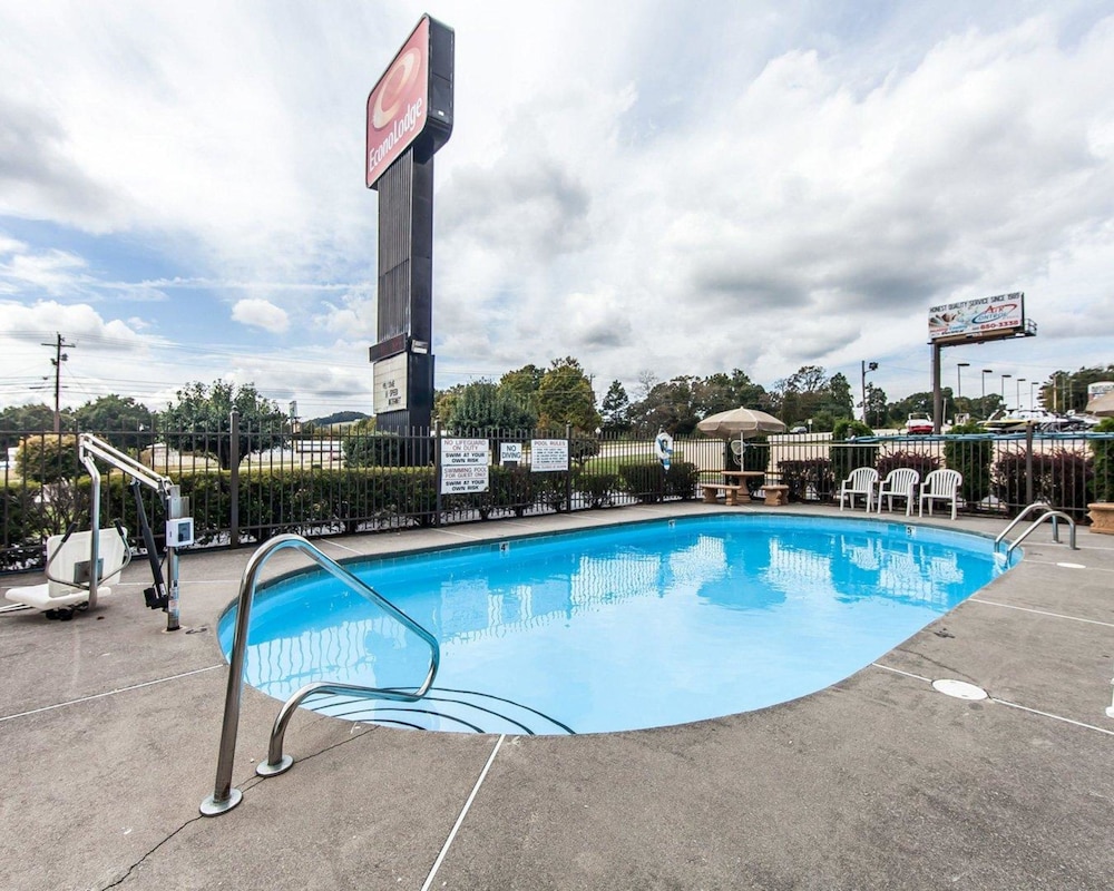 Econo Lodge Lenoir City 7/33
