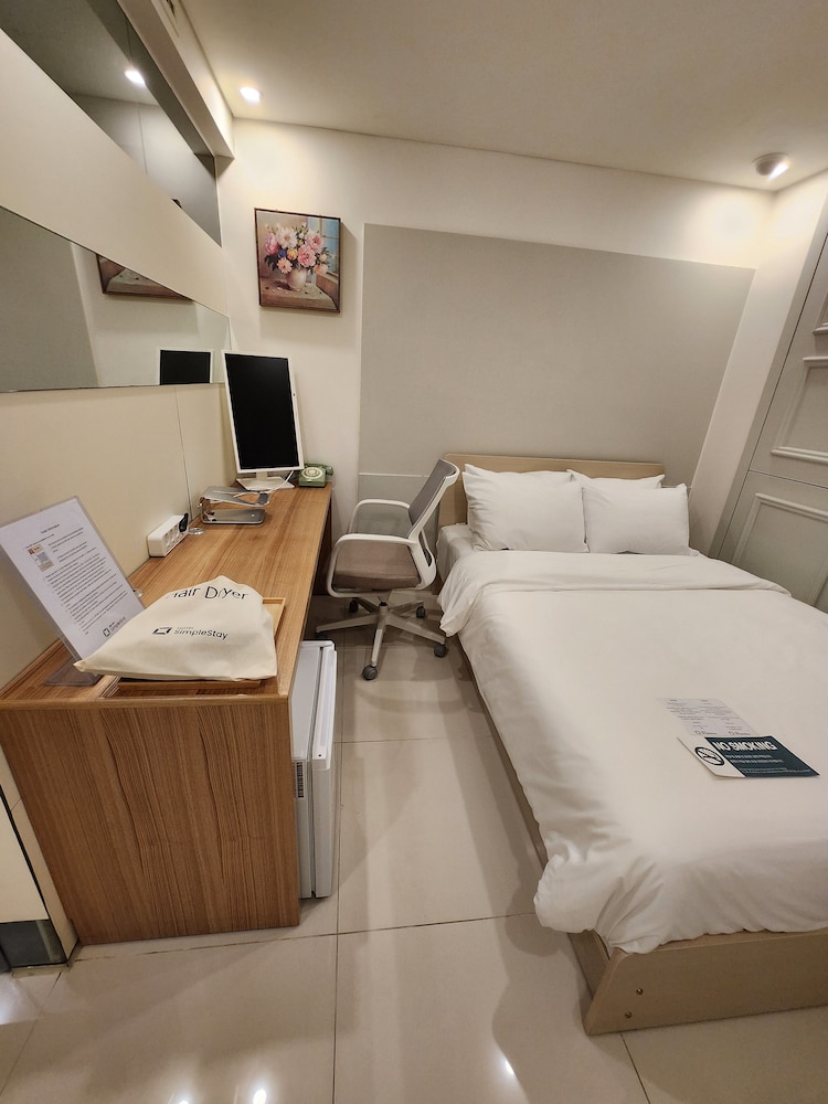 Simple Stay Hotel 12/78
