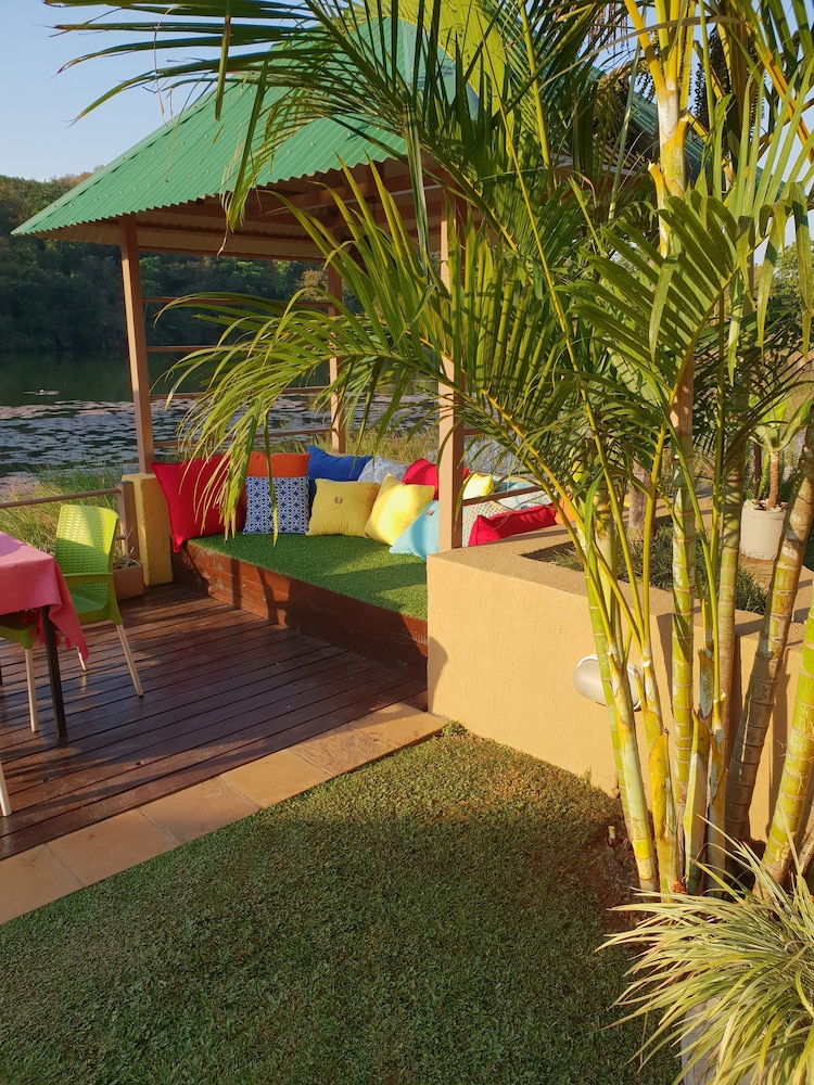 Bambuu Lakeside Lodge 46/50