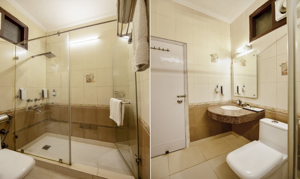 Hotel Paras International 49/49