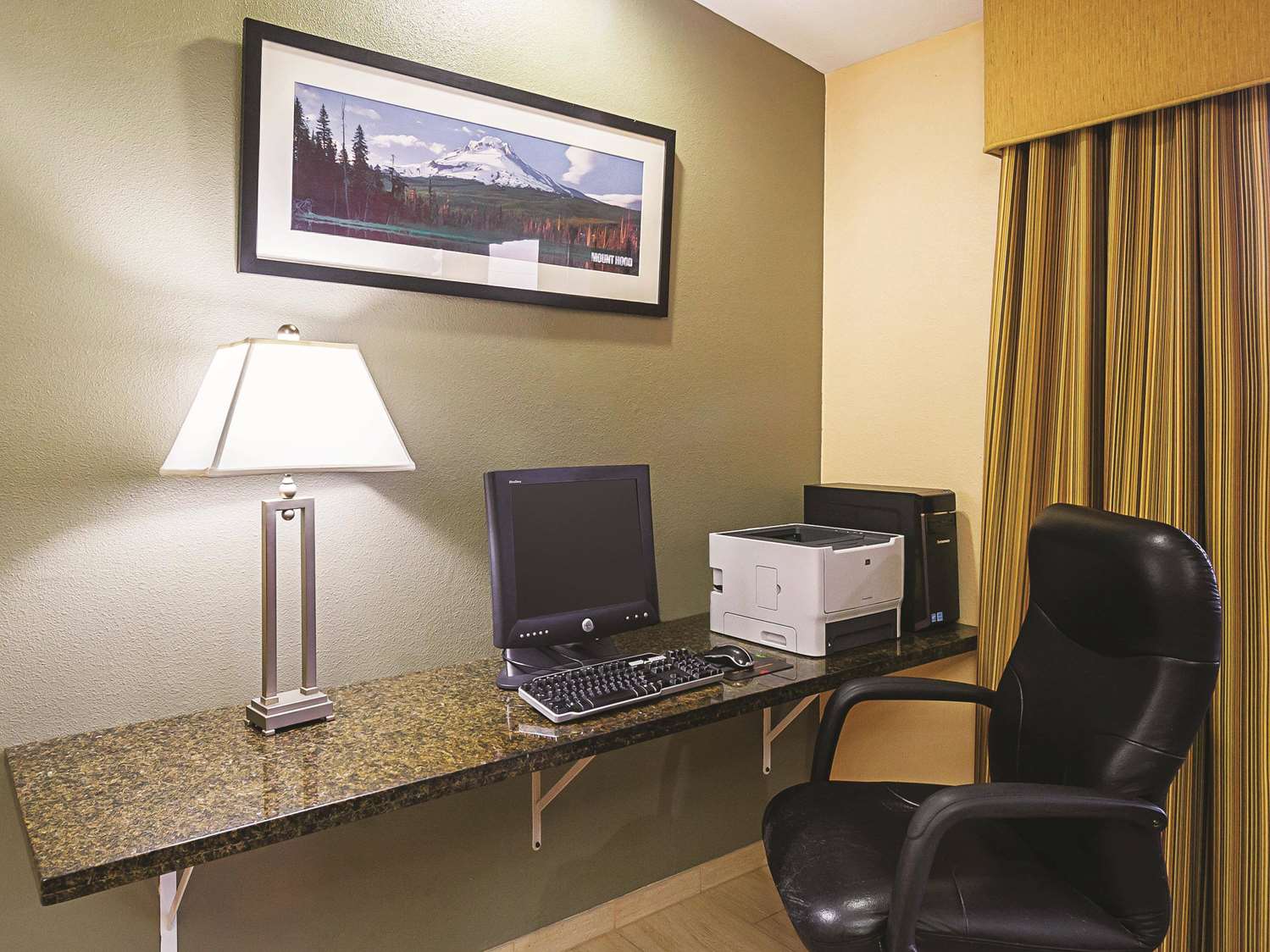 La Quinta Inn & Suites by Wyndham Woodburn 19/22