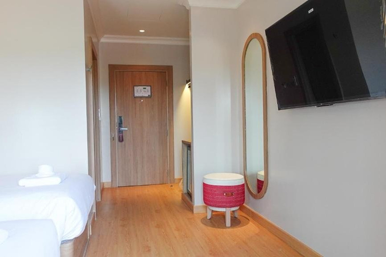Hotel De One Dee 7/11