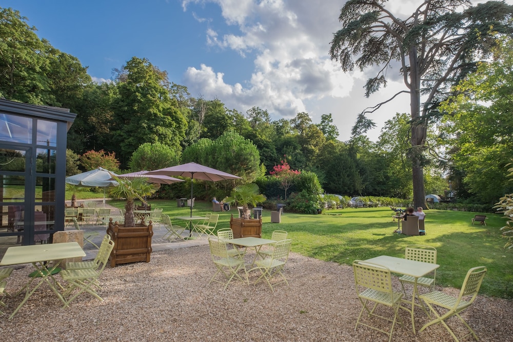 Hotel the Originals Domaine Des Thomeaux 44/50