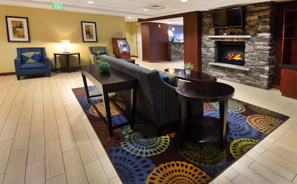 Holiday Inn Express Suites Milford 37/50