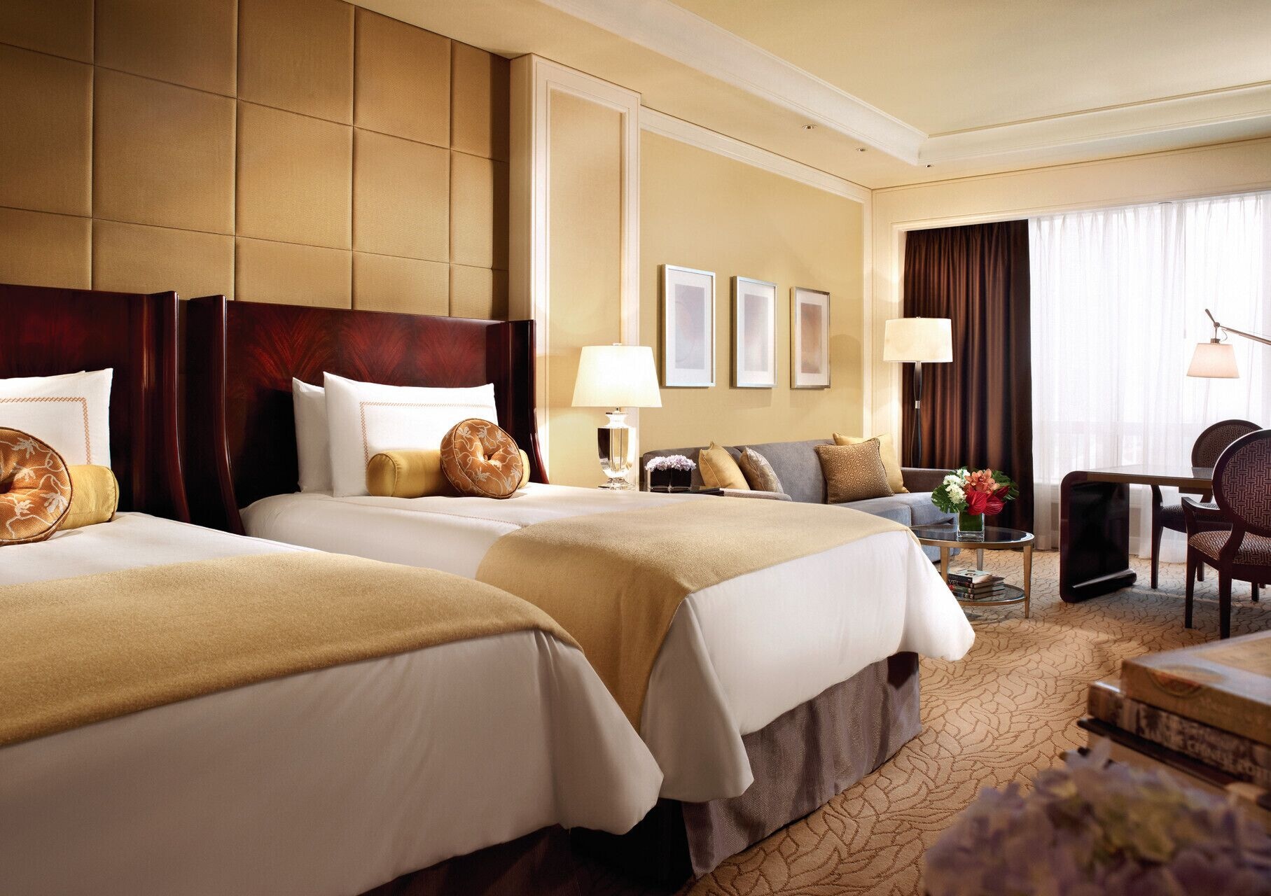 DELUXE, 2 DOUBLE BEDS