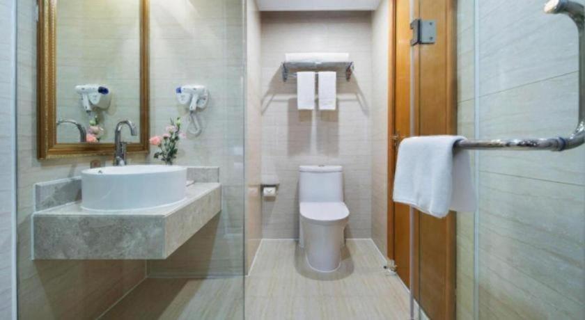 Vienna hotel (Huidong and run pedestrian street) 53/55