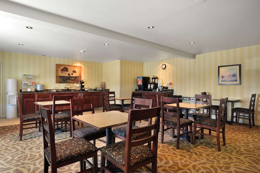 Travelodge By Wyndham Simcoe 30/50