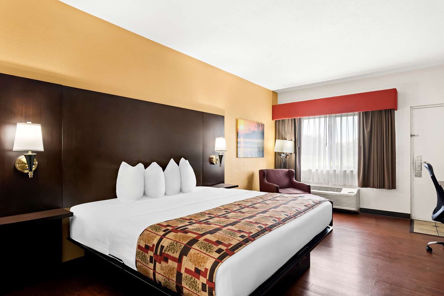 Upstairs, King Bed, Smoking