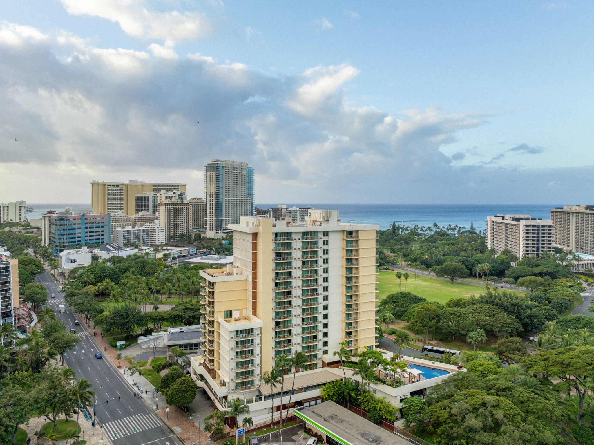 Luana Waikiki Hotel and Suites 1/50