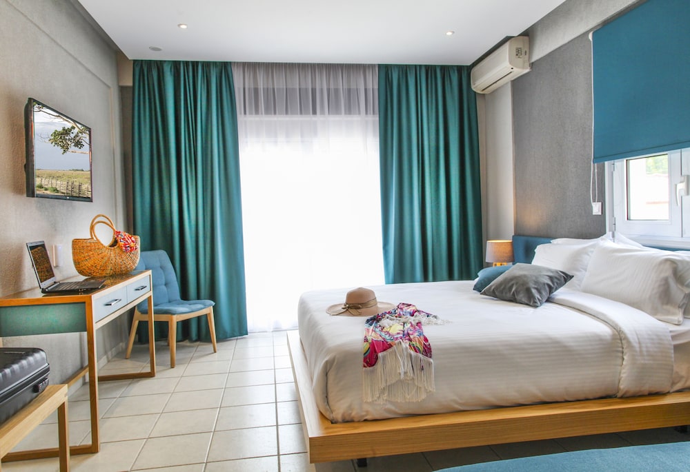 Royal Hotel and Suites 14/49