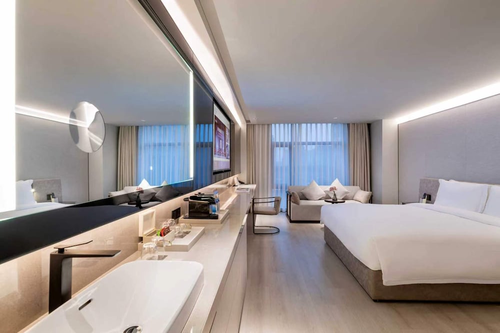 Deluxe, Twin Beds, Novotel Shanghai Hongqiao Gubei 4/5