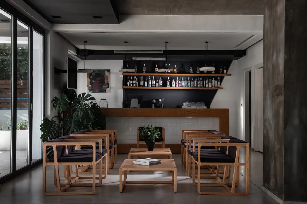 The Oak Hotel 86/101