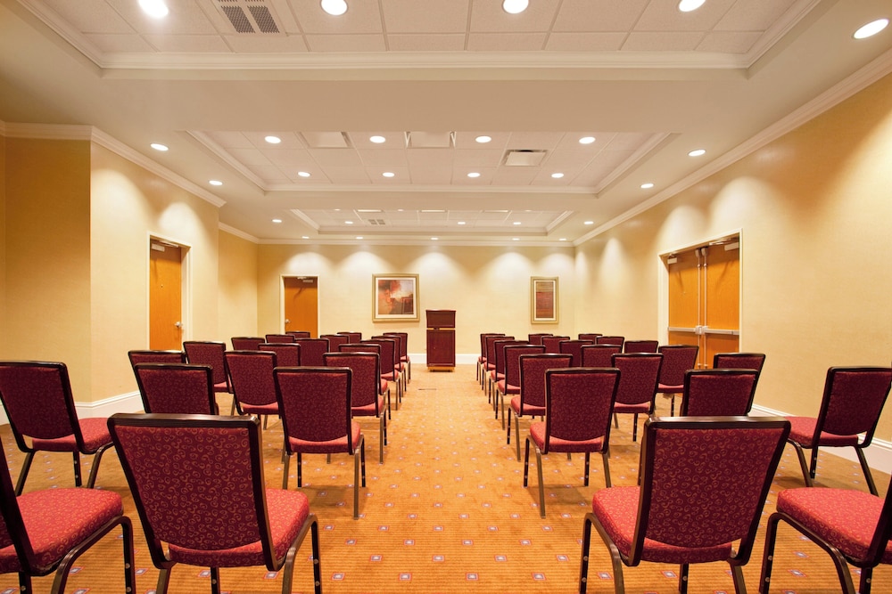 Holiday Inn Aurora North Naperville 27/33