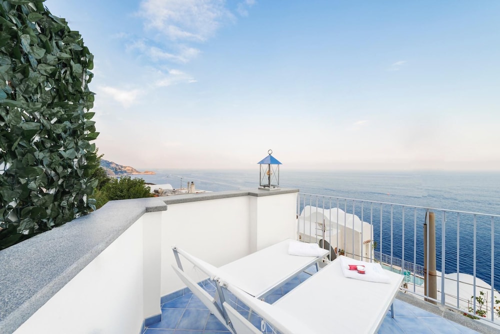 La Divina Amalfi Coast 16/20