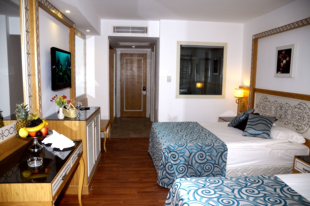 Crystal Waterworld Resort and Spa 31/50
