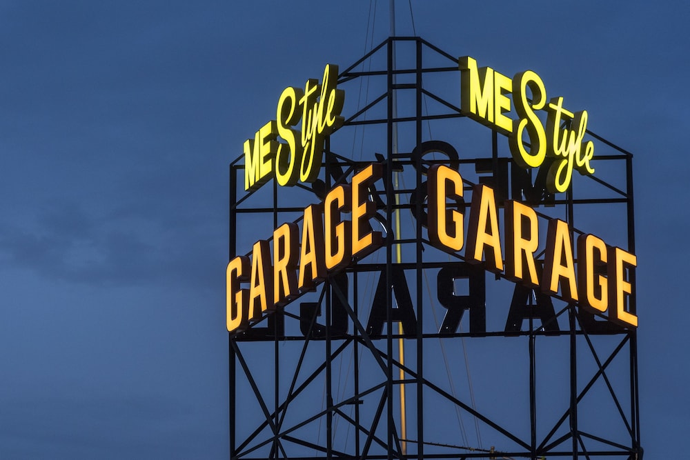 Mestyle Garage Hotel 7/86