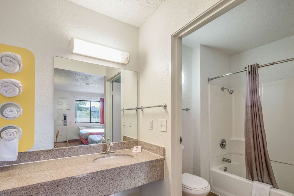 Motel6 Fairfield, CA - North 25/69