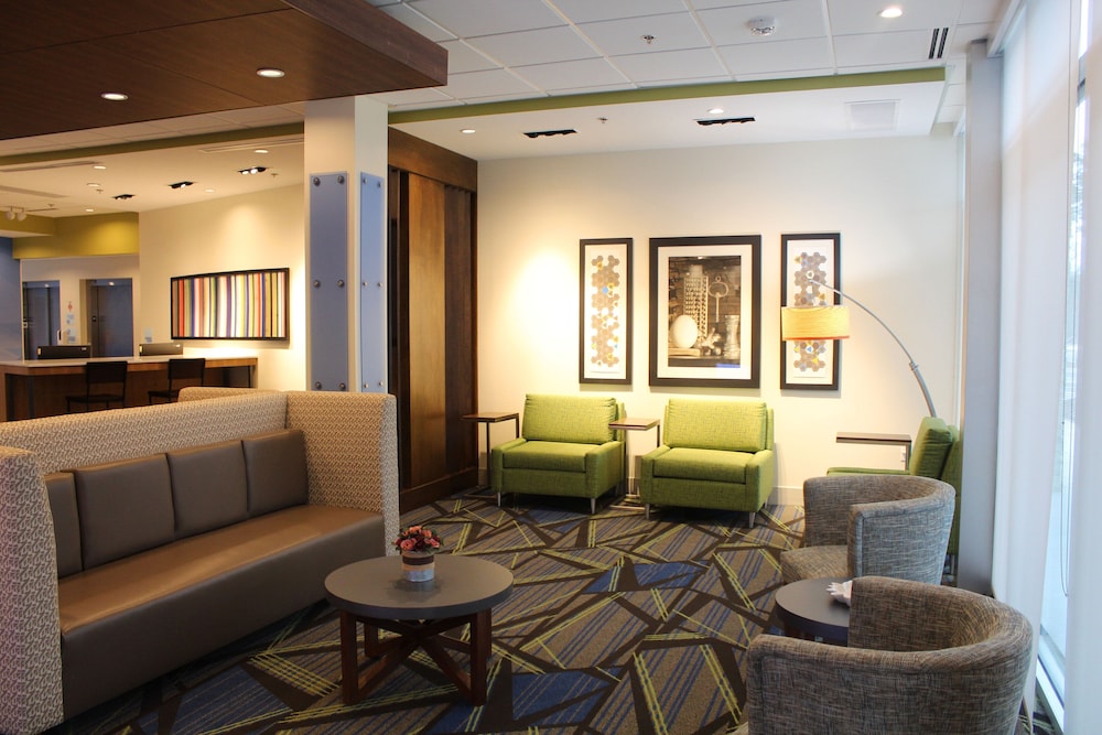 Holiday Inn Express Suites Latta 43/59