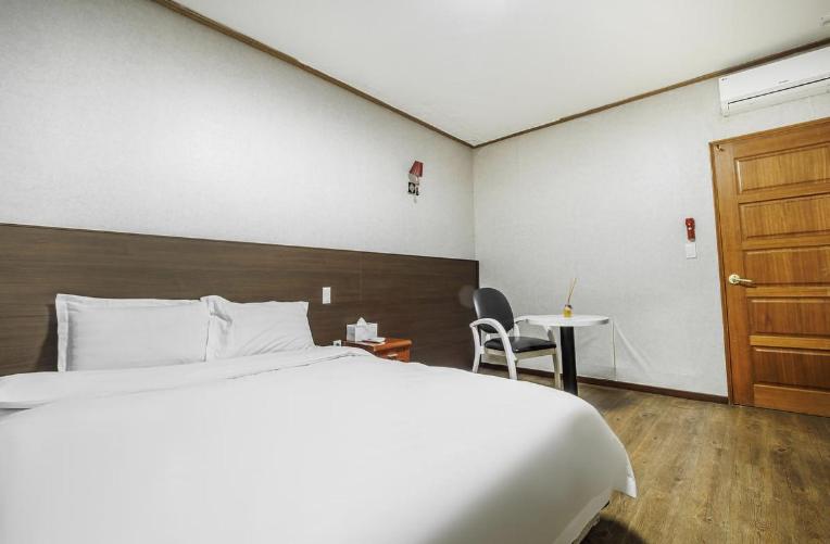 Apple Hotel 16/36