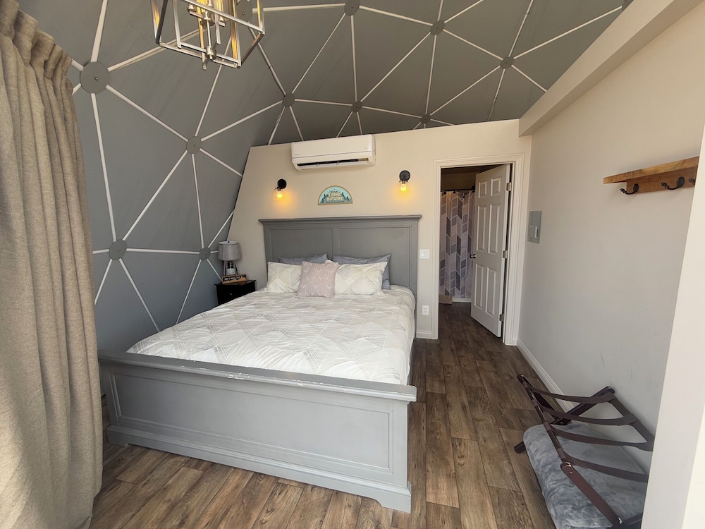 Luxury, King Bed, Sofa, Dome 6