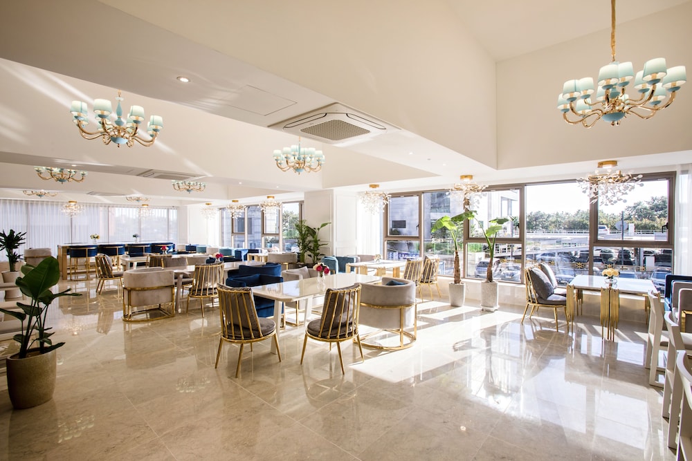 Baymond Hotel 36/47