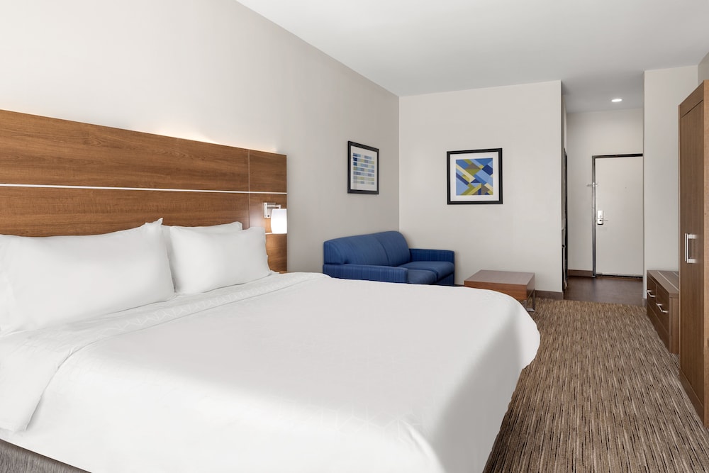 Holiday Inn Express Suites Graham 14/50