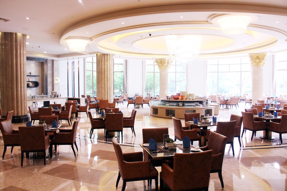 Chateau Star River Shaanxi 49/61