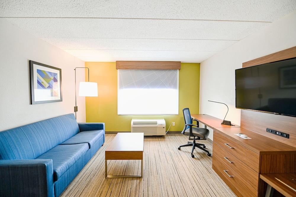 Holiday Inn Express Richmond Airport 35/60