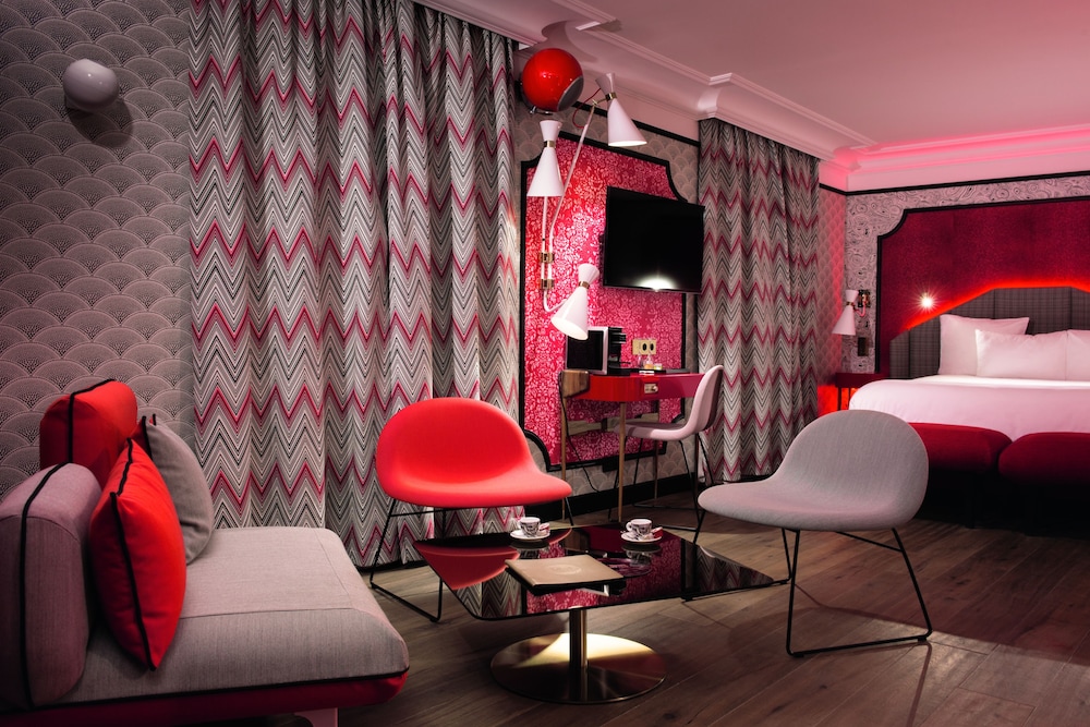 Idol Hotel 32/47