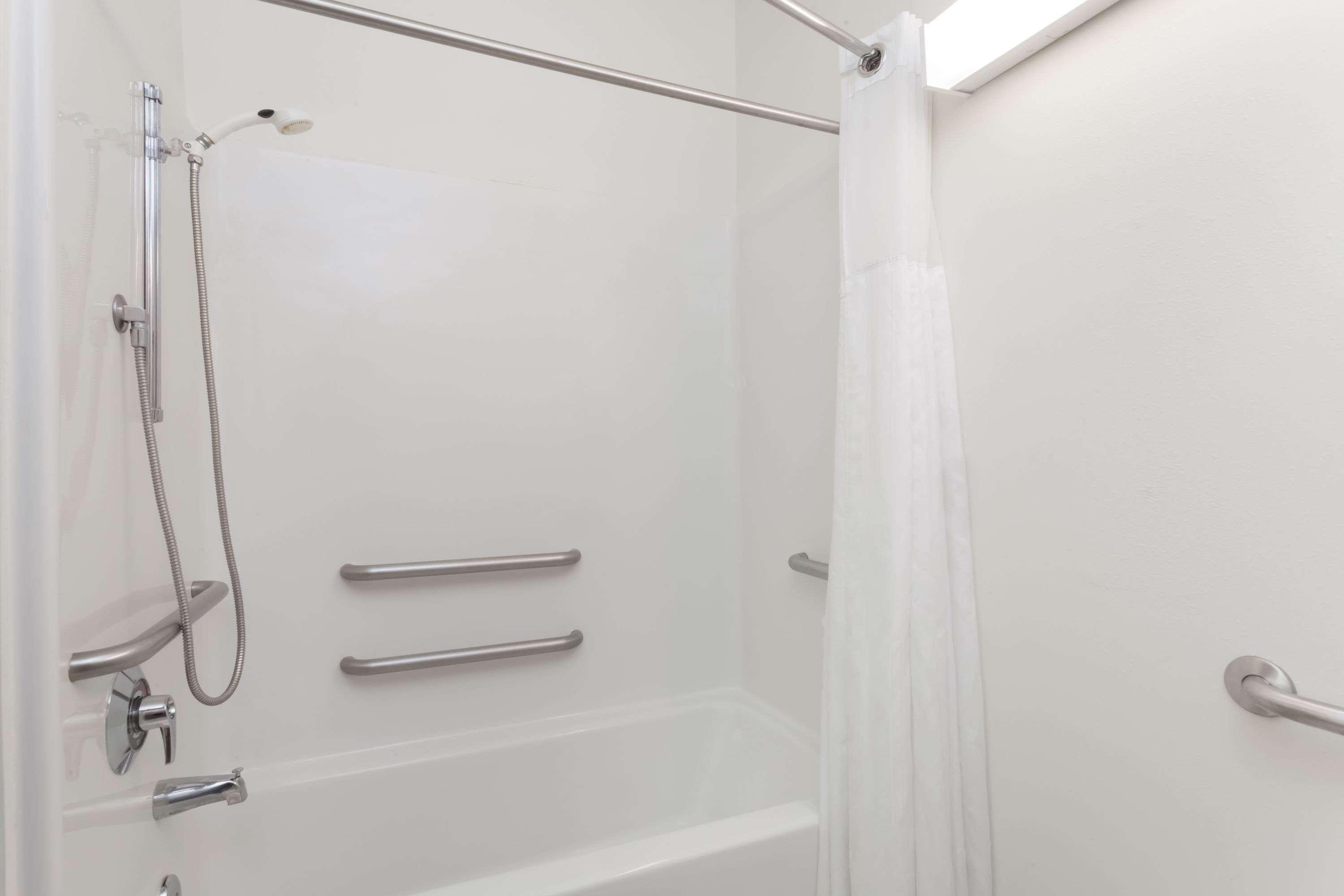 Days Inn & Suites by Wyndham Cambridge 29/30
