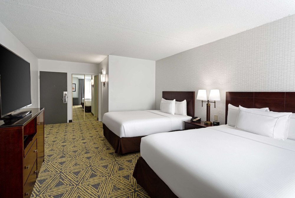 DoubleTree by Hilton Washington Meadow Lands Casino Area 13/49