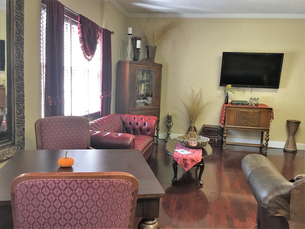 Colts Neck Inn Hotel 40/64