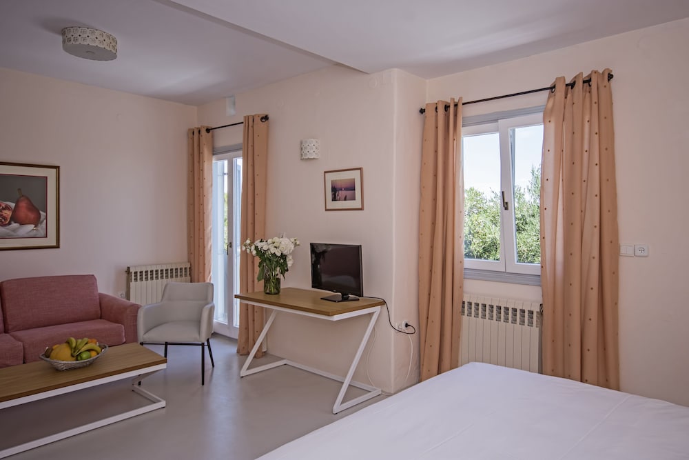 Mykonos Adonis Hotel 54/76