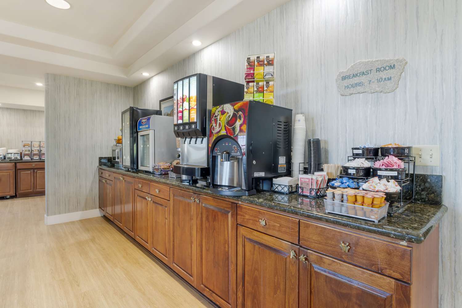 Best Western Cedar Inn & Suites 6/36