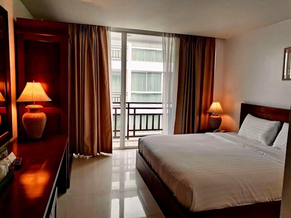 SUPERIOR, DOUBLE OR TWIN BED