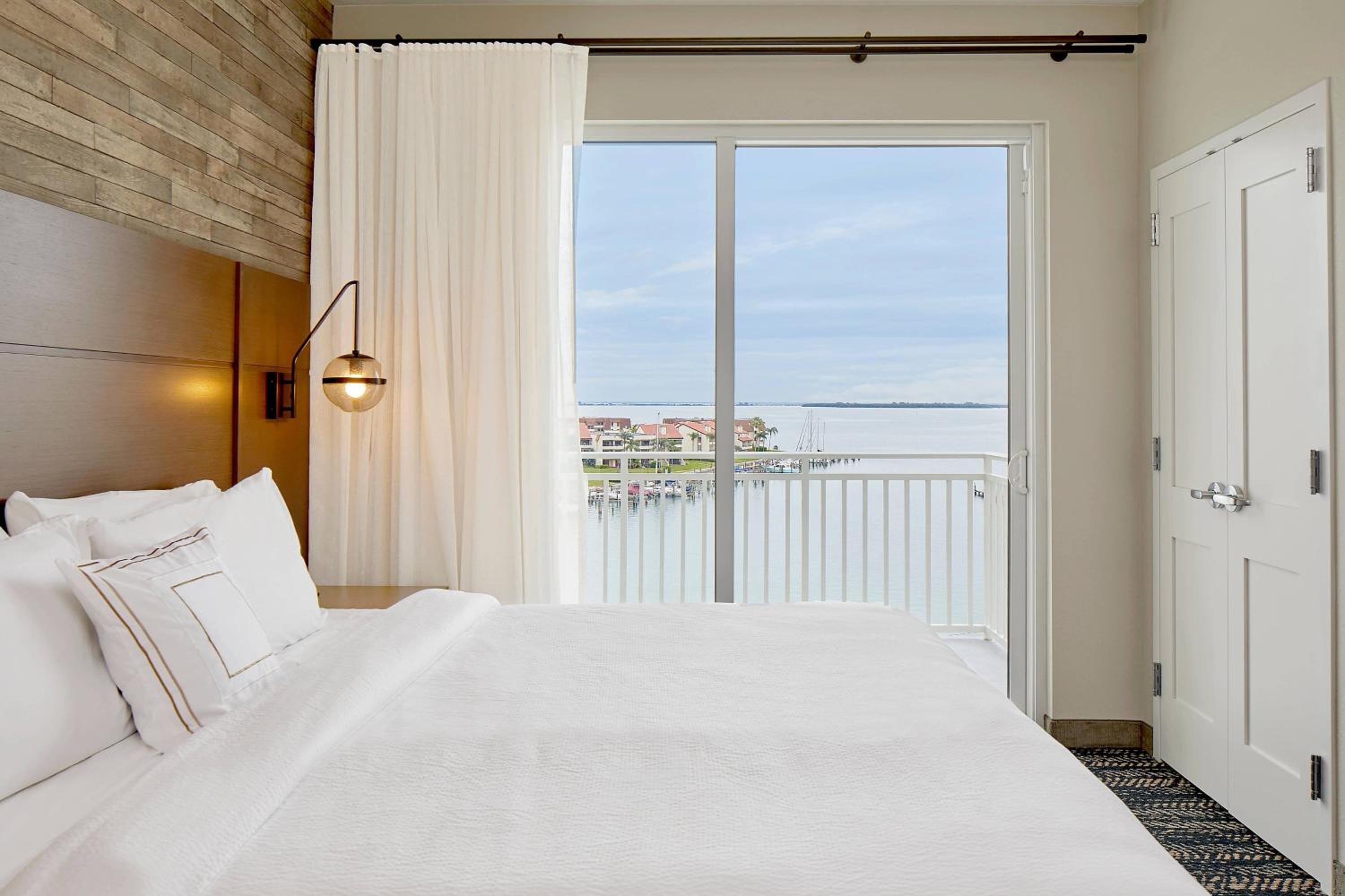 1 Bedroom, Suite, King Bed, Bay View, Sofa, Balcony