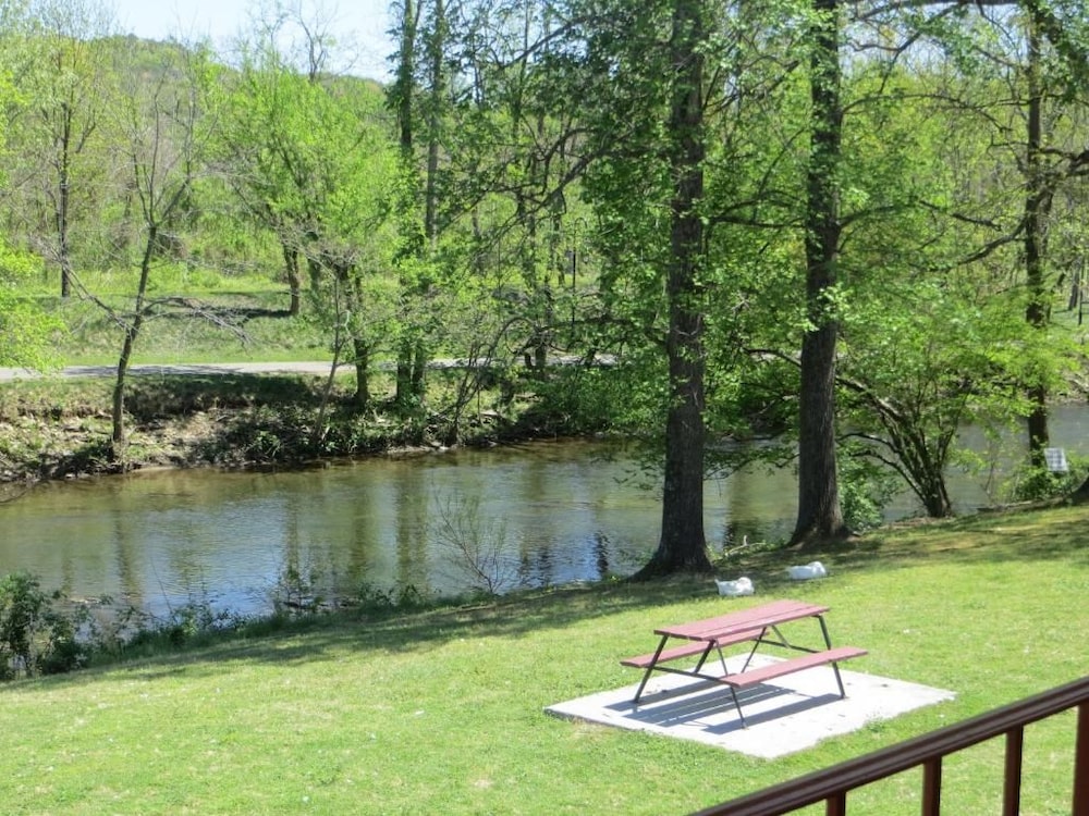 River Place Inn 44/50