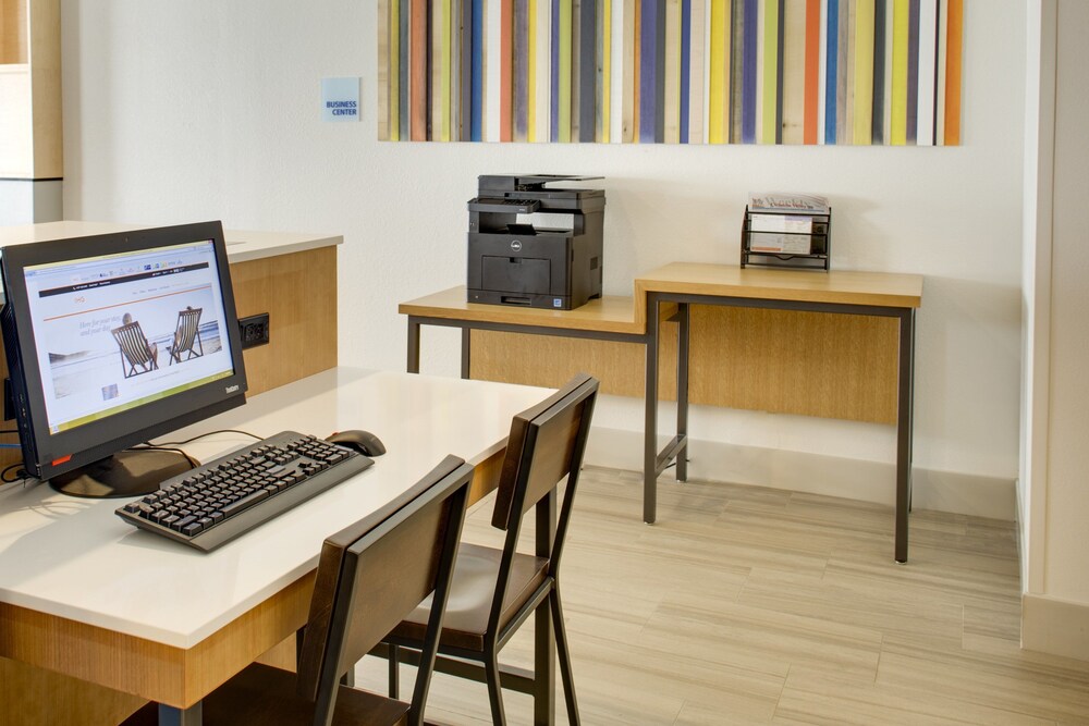 Holiday Inn Express Suites Chickasha 32/35