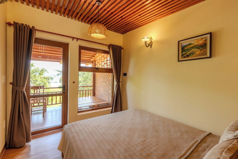 DELUXE, SUITE, MULTIPLE BEDS, OCEAN VIEW